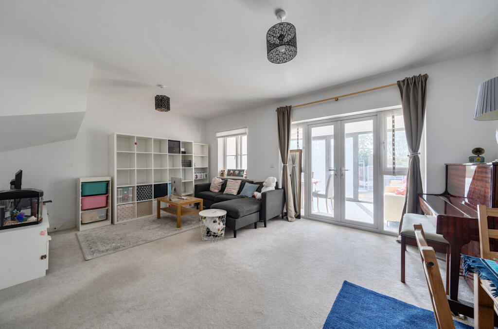 House in Reading, Warfield - View 4