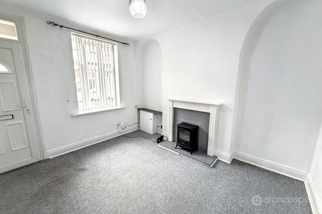 House in Nuneaton and Bedworth, Warwickshire - View 5