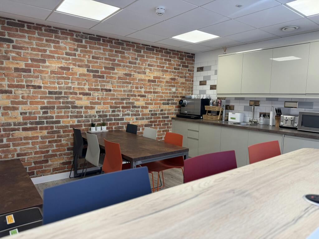 Kitchen 003.jpg