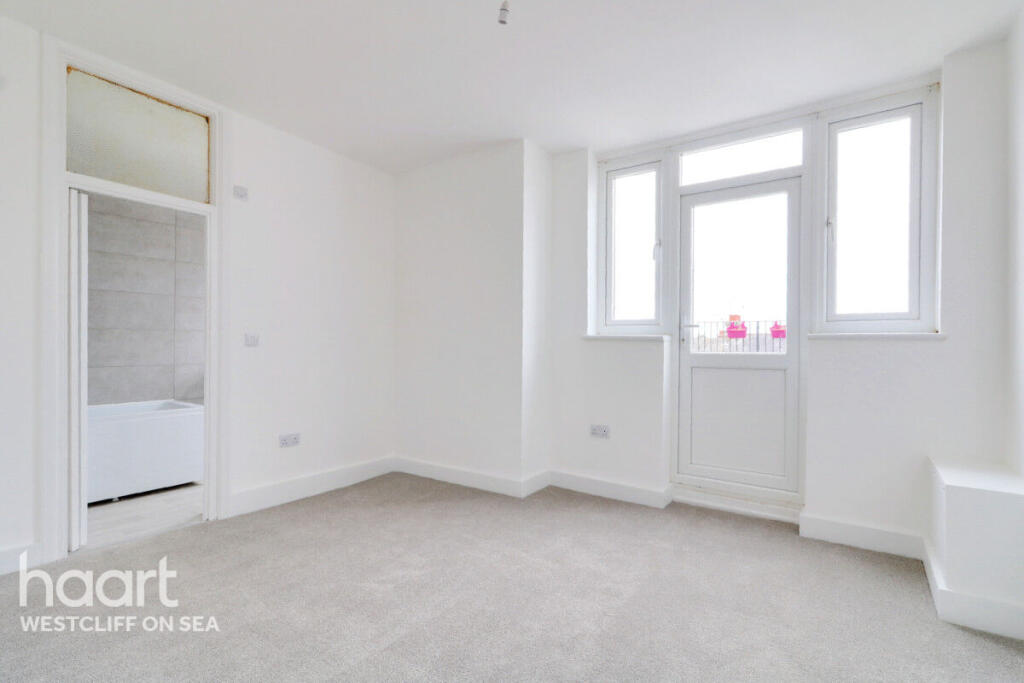 Westcliff Park Drive, Westcliff-On-Sea photo 2