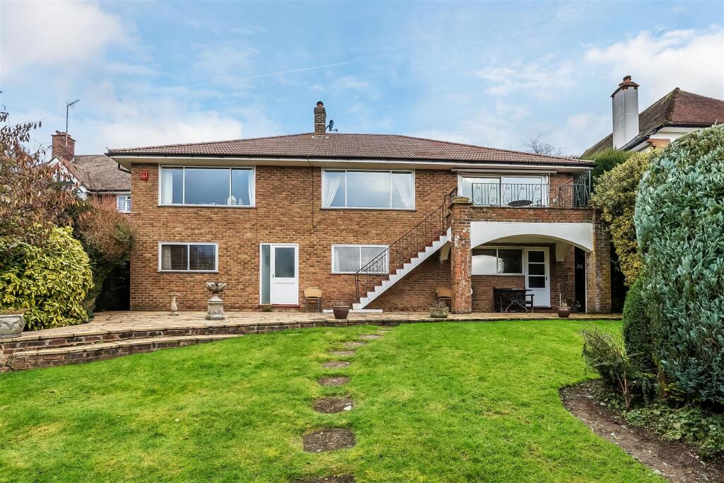 St Marys Road, Leatherhead, KT22 photo 3