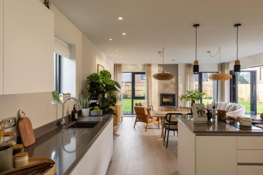 Key Drive, Cranleigh, GU6 photo 4