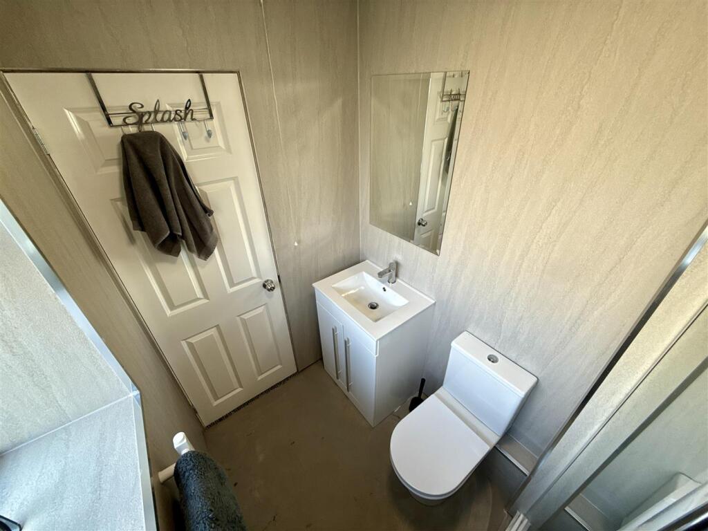House in Mansfield, Nottinghamshire - View 5
