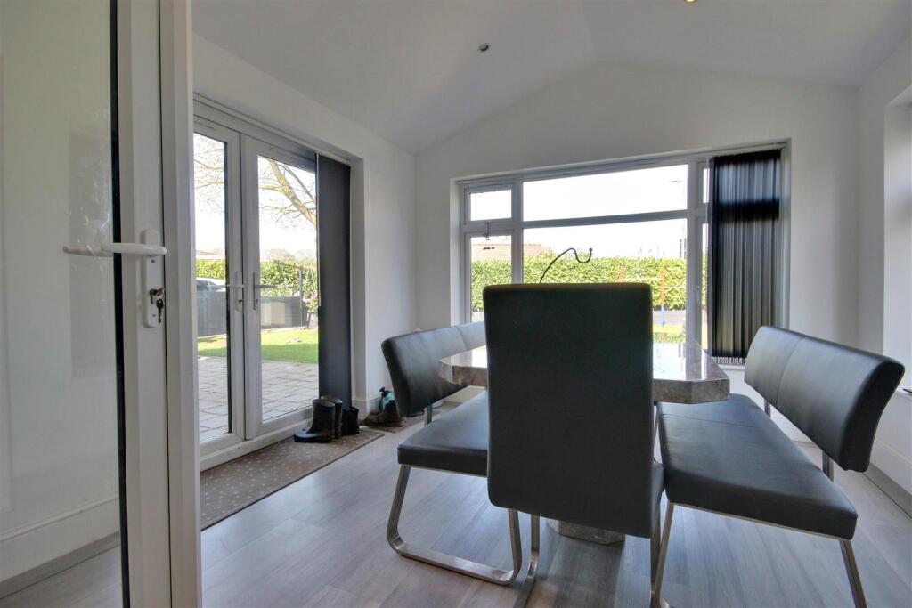 Ashleigh Drive, Beeford, Driffield photo 2