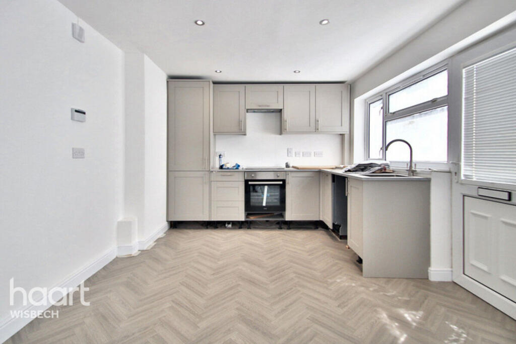 House in Peterborough - View 4