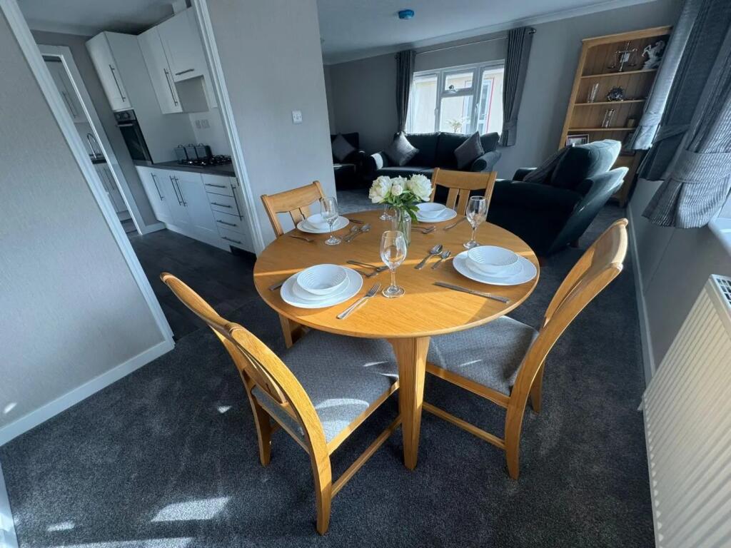 Two Bed Omar Regency, Home Farm Park, Church Minshull, Nantwich, Cheshire, CW5 6ED photo 2