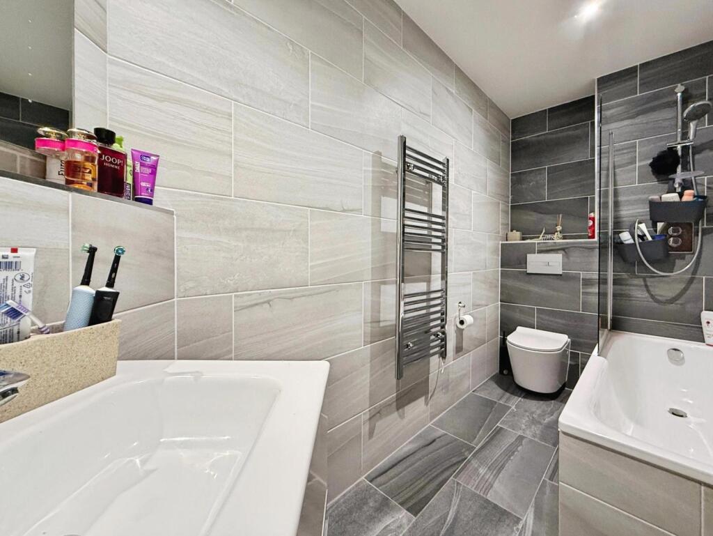 Apartment in Basingstoke and Deane, Kings Furlong - More