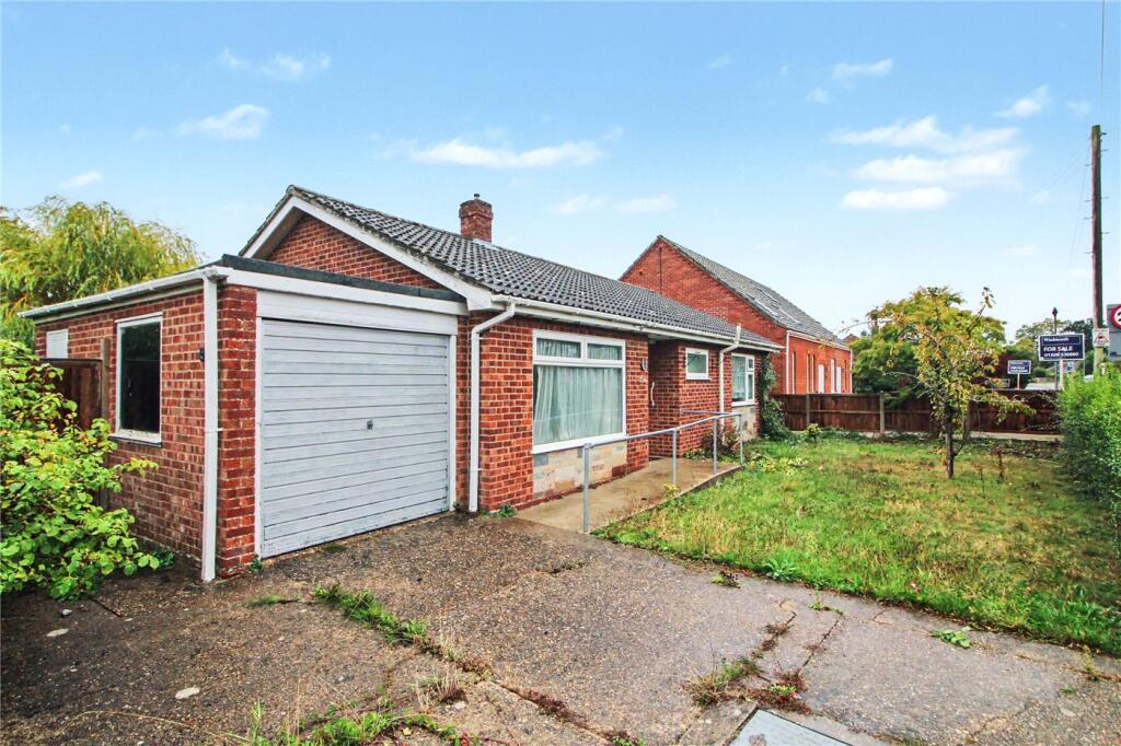 2-bed house on Manor Road, Long Stratton, Norwich, Norfolk, NR15, £200,000