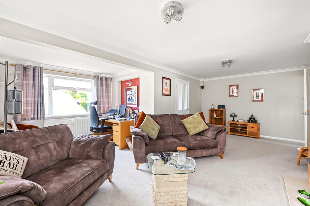 House in Luton - View 4