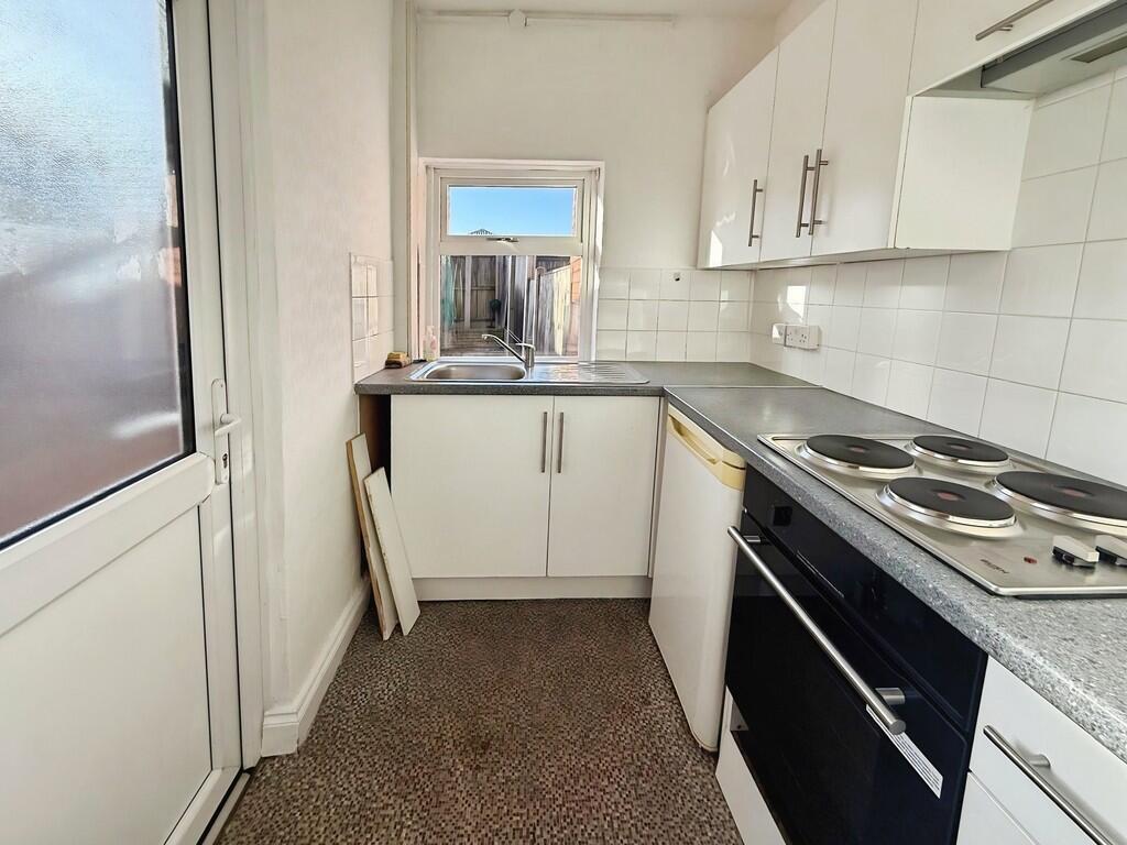 House in Mansfield, Nottinghamshire - View 2