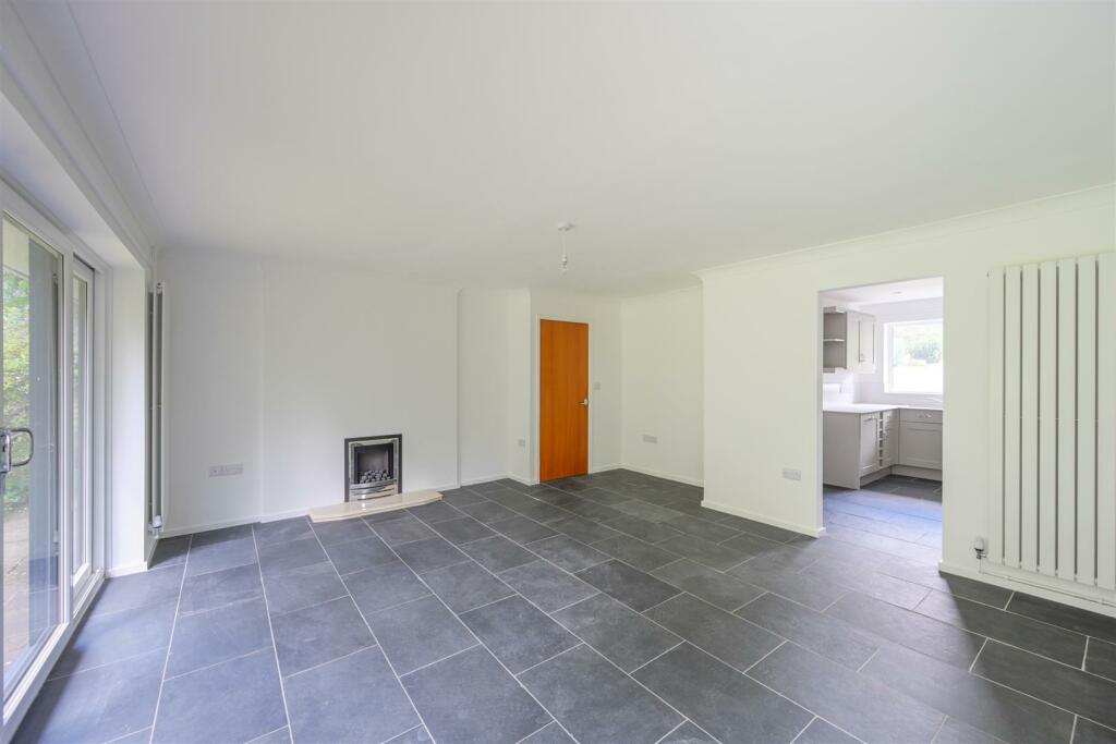 Erasmus Way, Lichfield photo 2