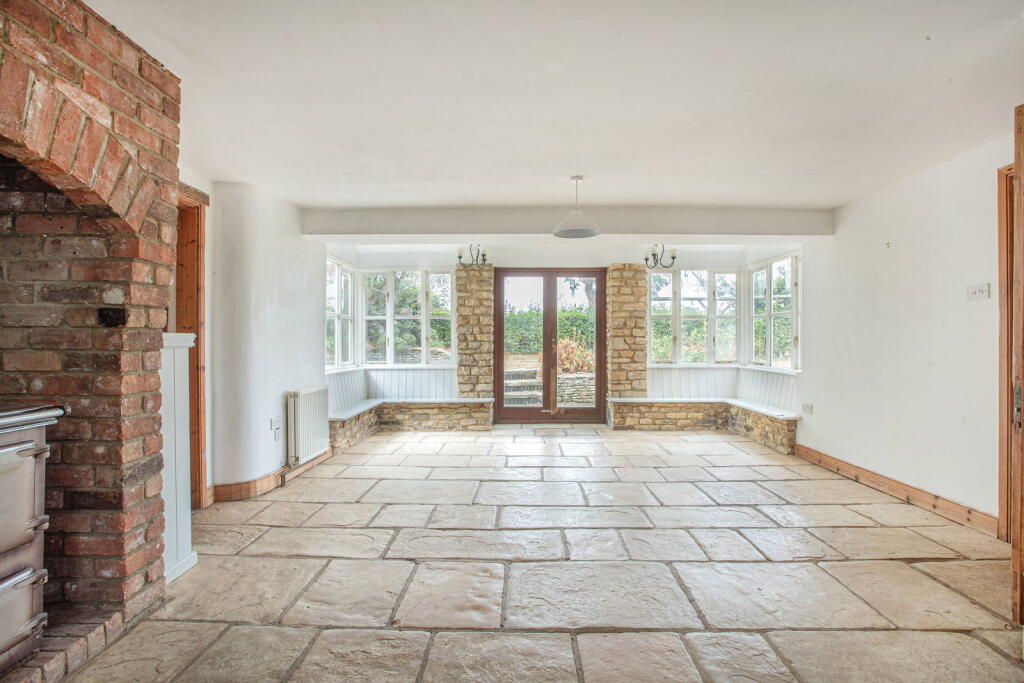 House in Kingscote - View 4