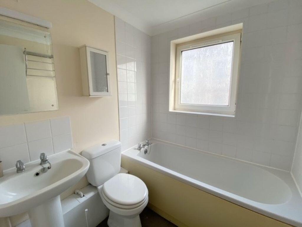 Apartment in Eastbourne, East Sussex - View 5