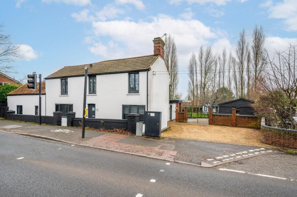 Main image of property: Beccles Road, Oulton Broad South