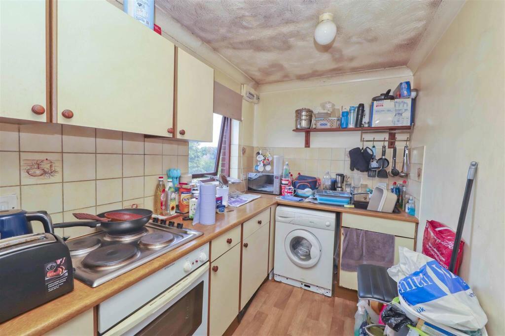 High Street, Yiewsley, West Drayton, Middlesex, UB7 7DP photo 4