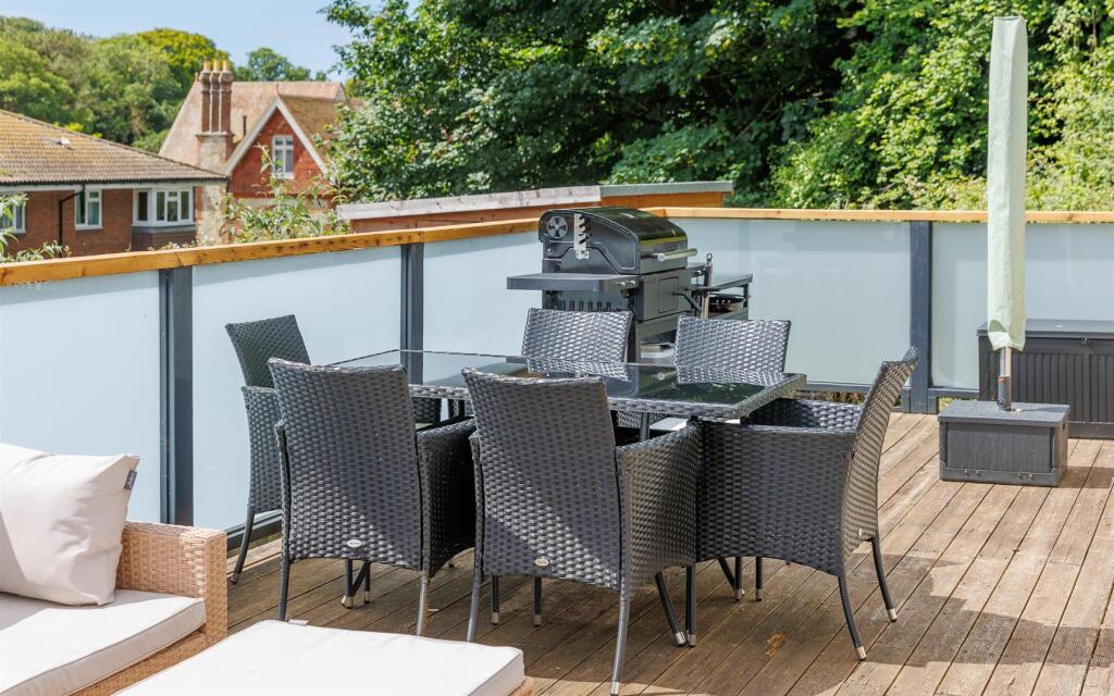 THREE BEDROOM BUNGALOW - Zig Zag Road, Ventnor - View 2