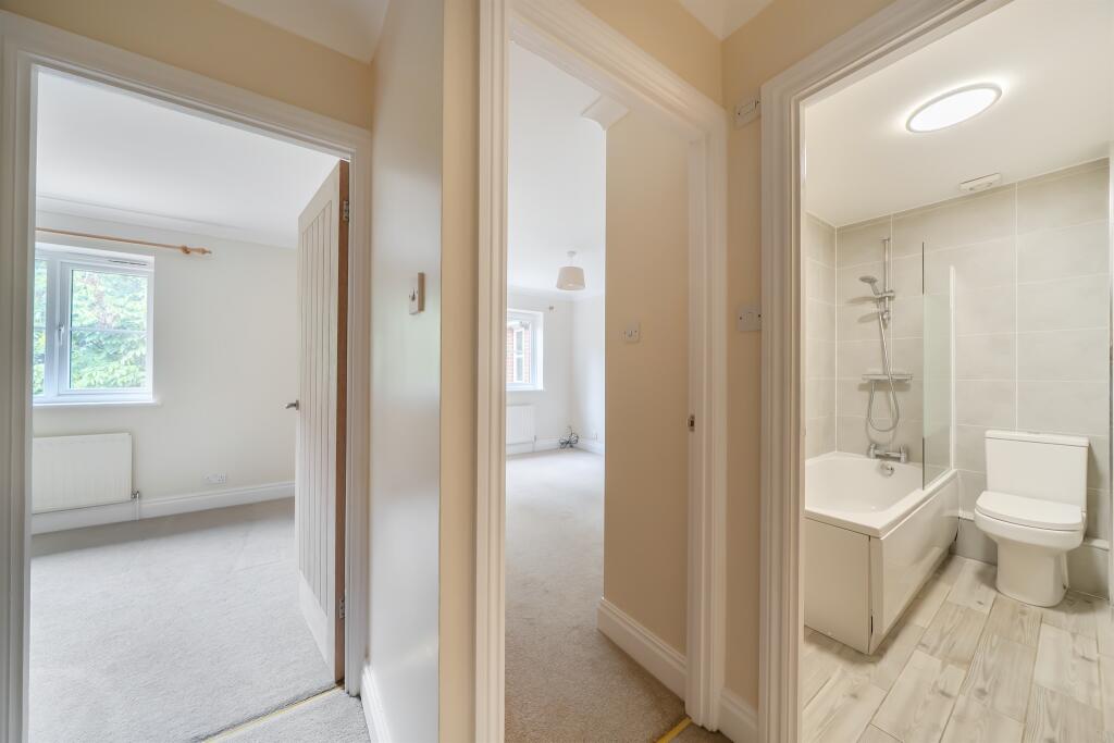 House in Slough - View 5