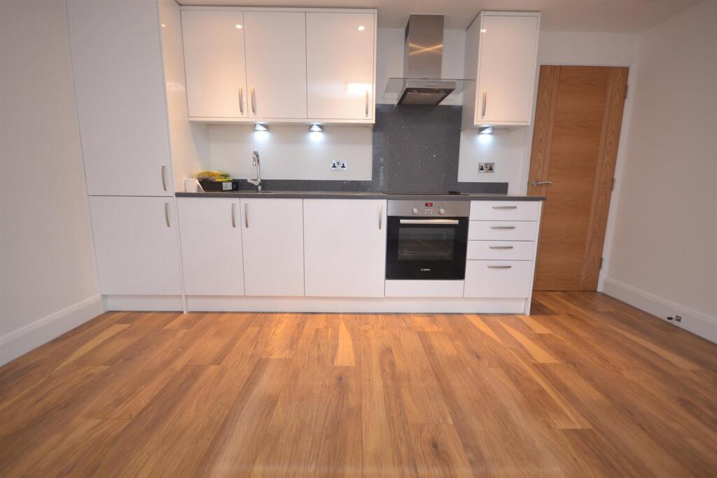 Apartment in Reading - View 3