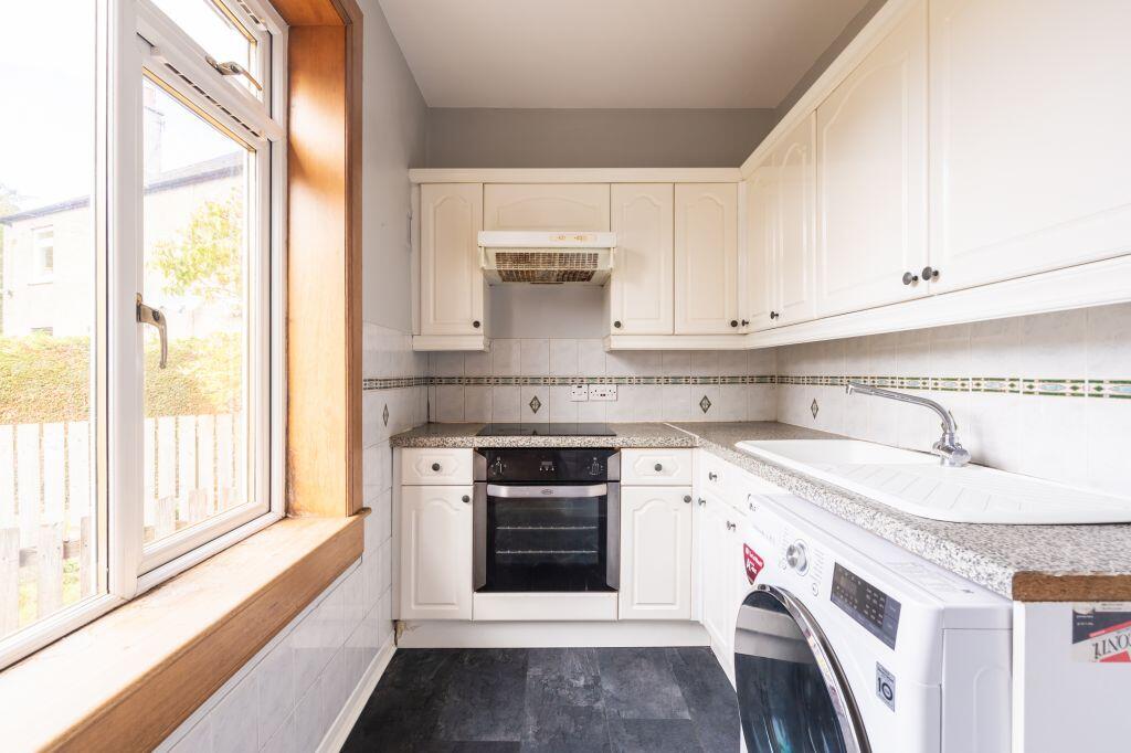 Apartment in Edinburgh, Corstorphine - View 4