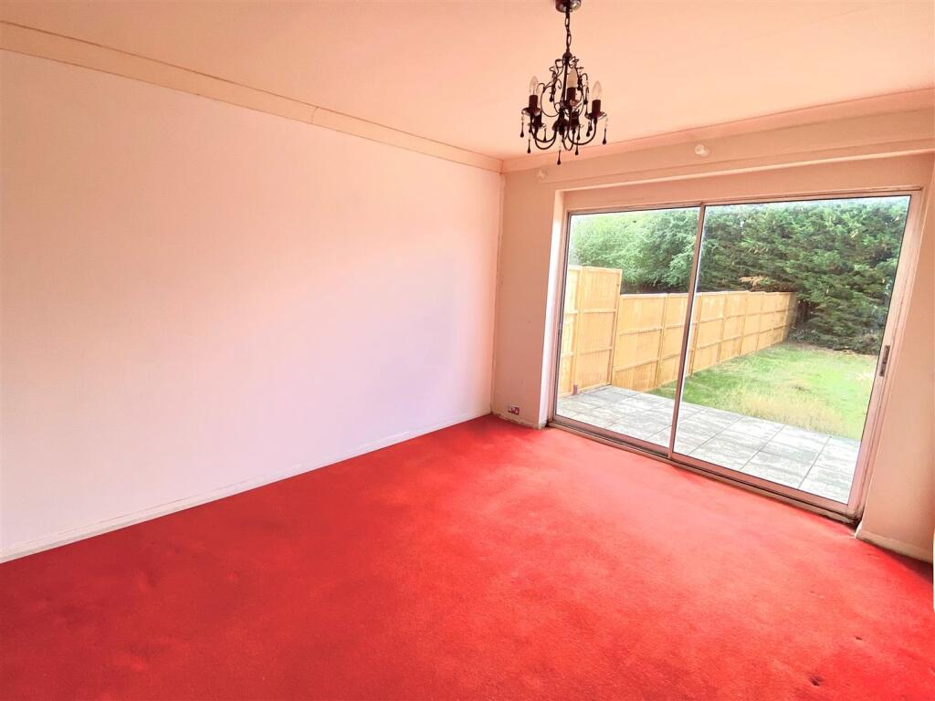 Oaklands Avenue, Brookmans Park photo 5