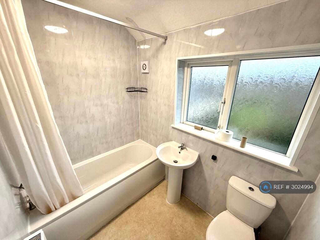 House in Bradford - View 4