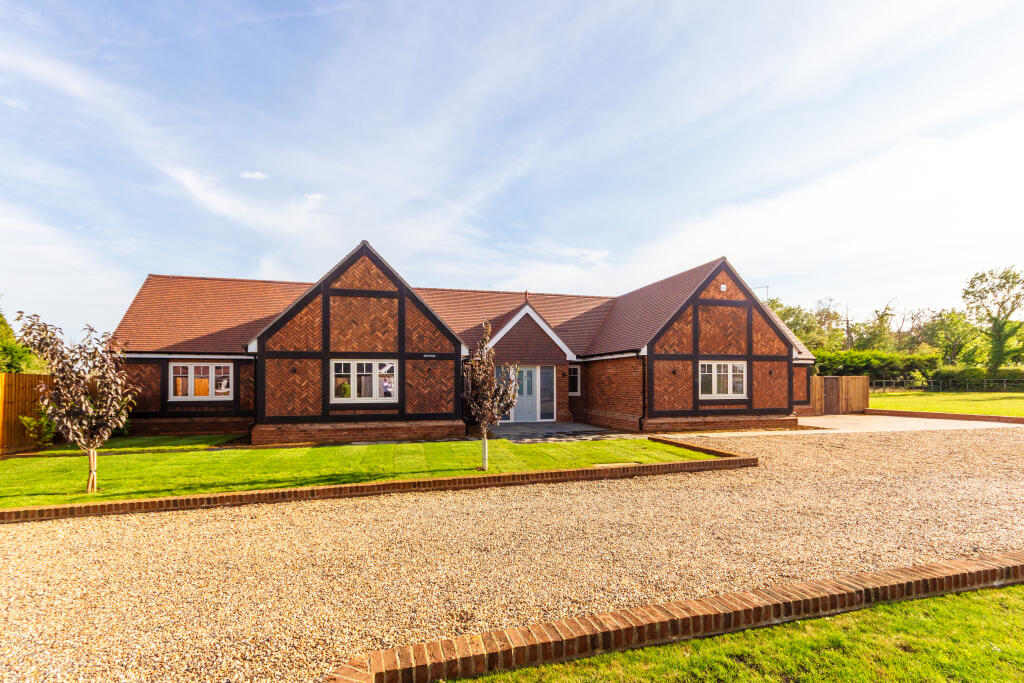 4-bed detached on Clements End Road, Studham, LU6, £1,500,000