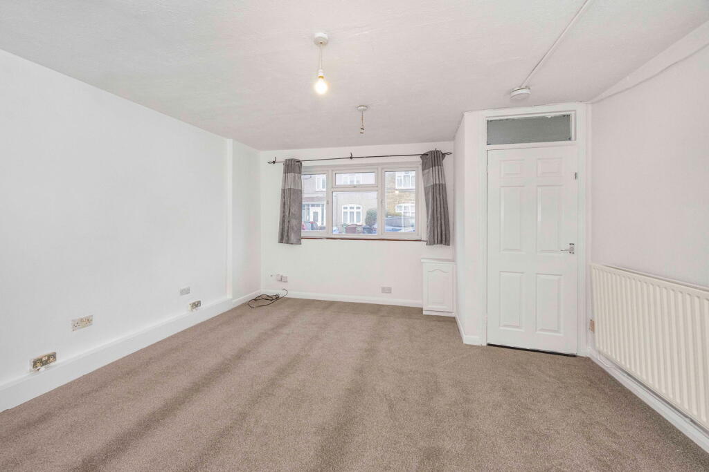 Blake Avenue, Barking, IG11 photo 2