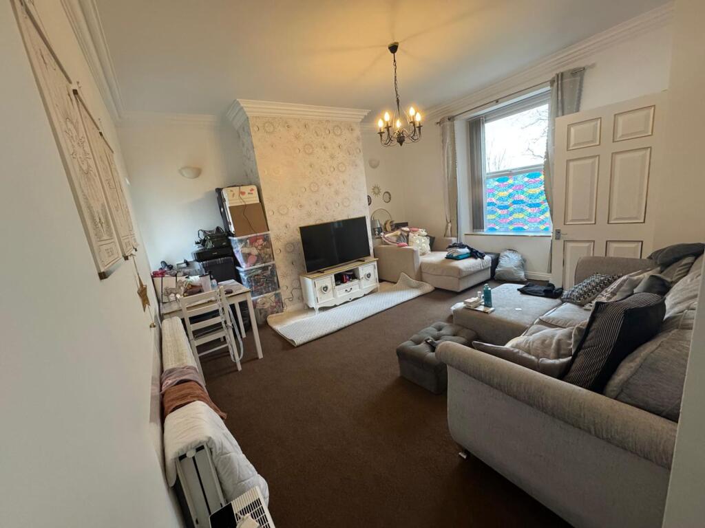 Leeds Road, Huddersfield, HD2 photo 2