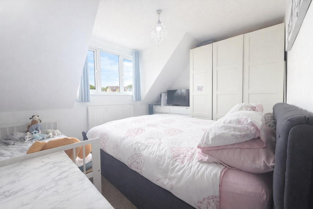 House in Basildon, Bowers Gifford - View 4