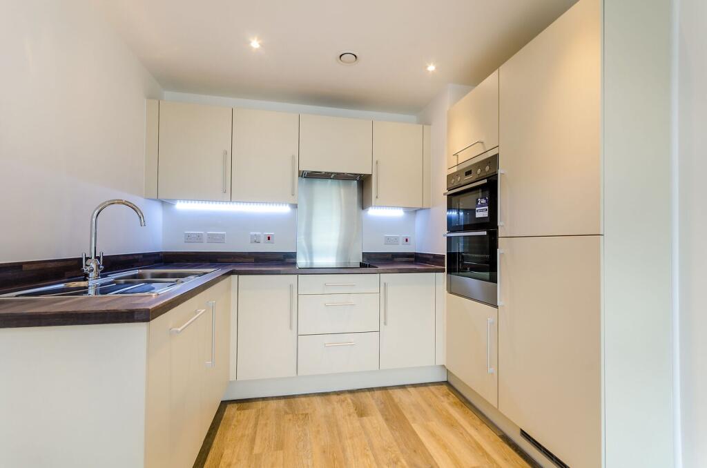 Apartment in Guildford - View 3