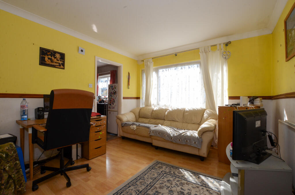 Apartment in Three Rivers, Watford Rural - View 2