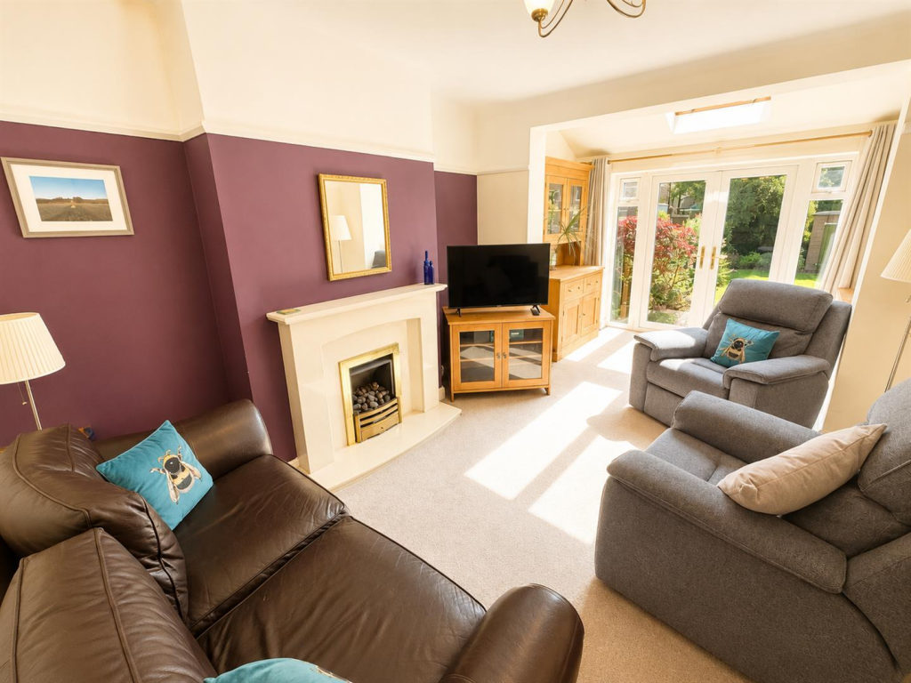 Beresford Avenue, Wirral photo 2