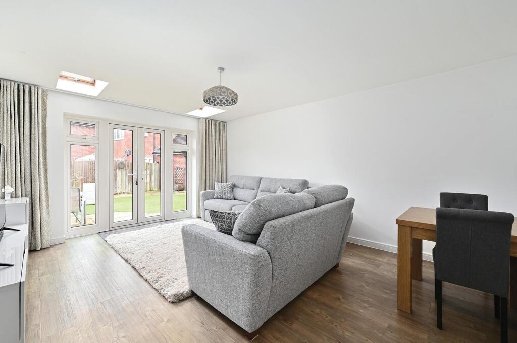 House in Basingstoke and Deane, The Fairways, Kempshott Park - View 5