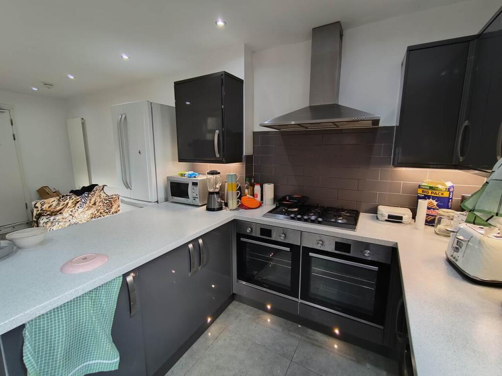 House in Cardiff, Maindy, Cathays - View 2