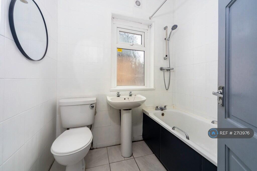 House in Manchester, Fallowfield - More