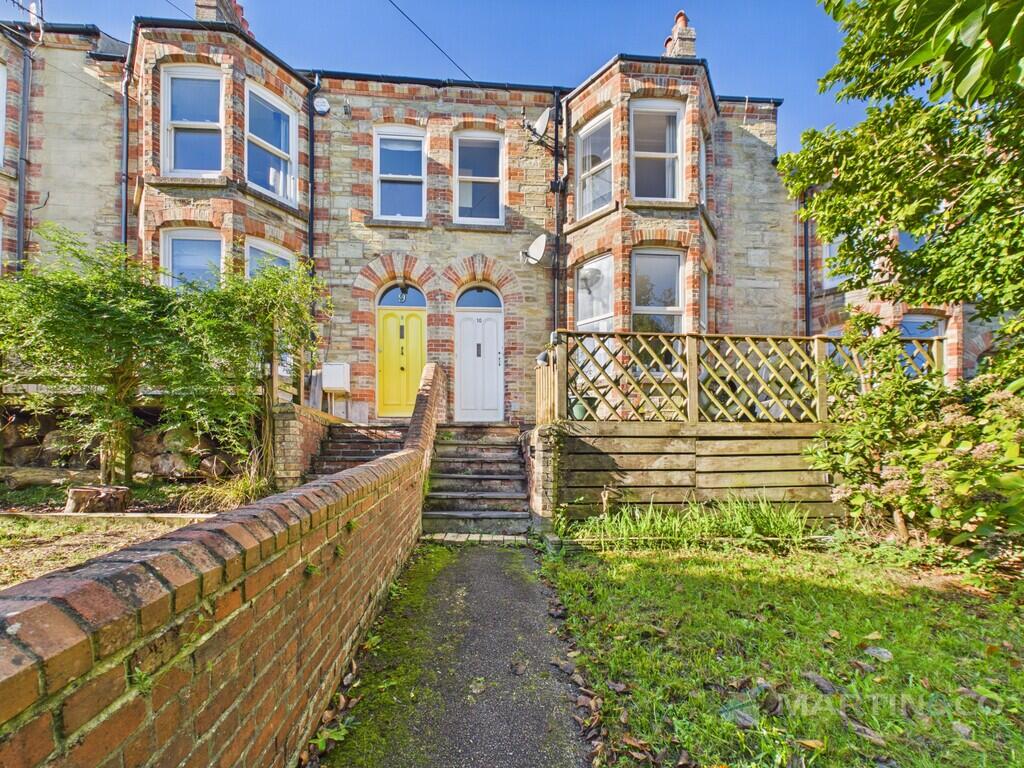 2-bed flat on Stratton Terrace, Truro, £160,000