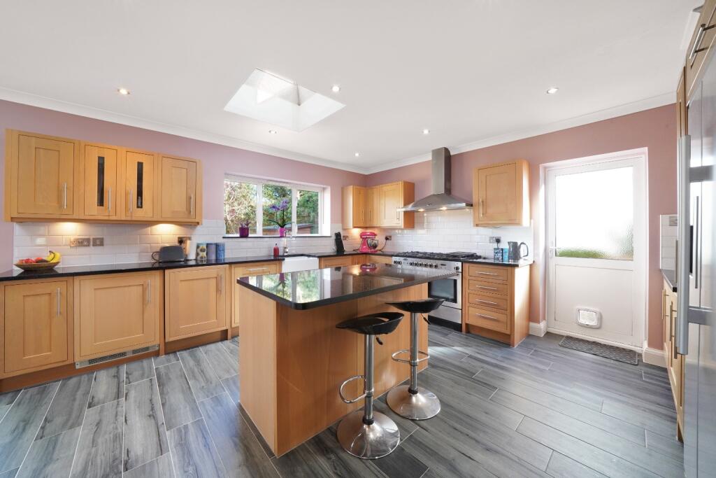 House in London, Eastcote Village - View 4