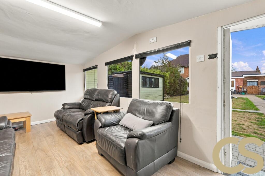 House in Broxbourne, Churchgate - More