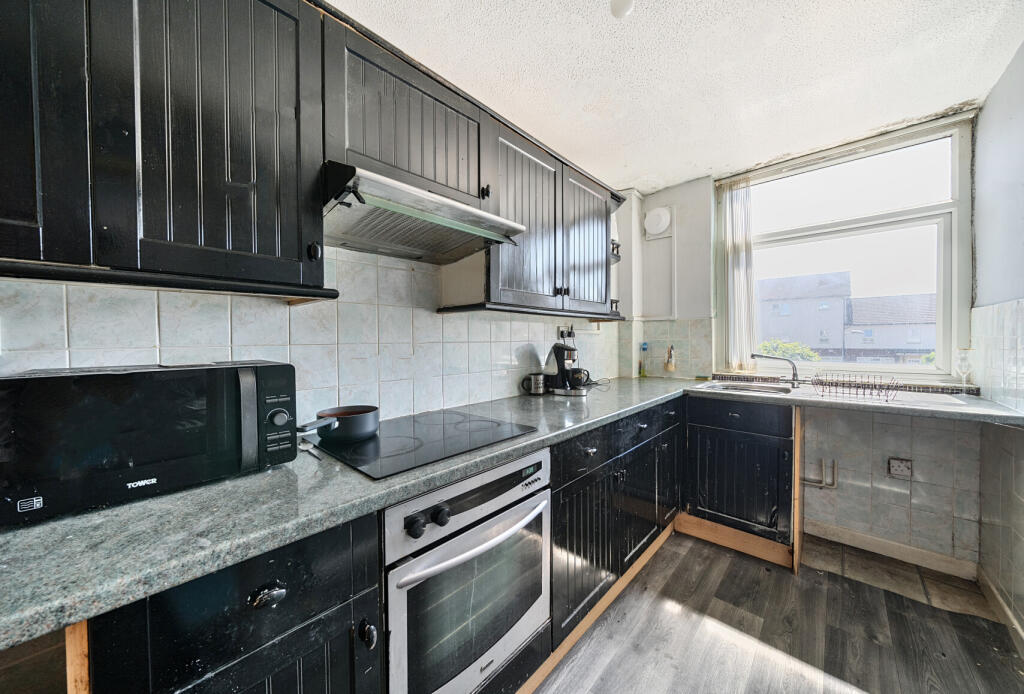 Apartment in Bristol, Stockwood - View 2