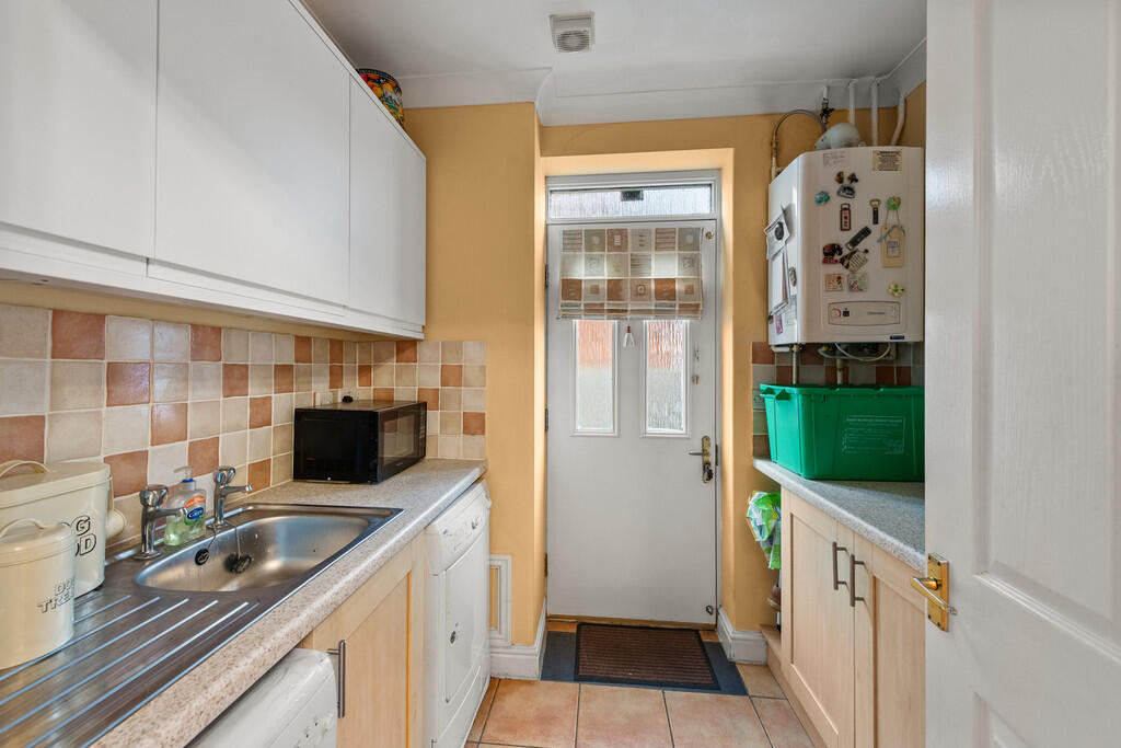 Tilia Way, Bourne photo 5