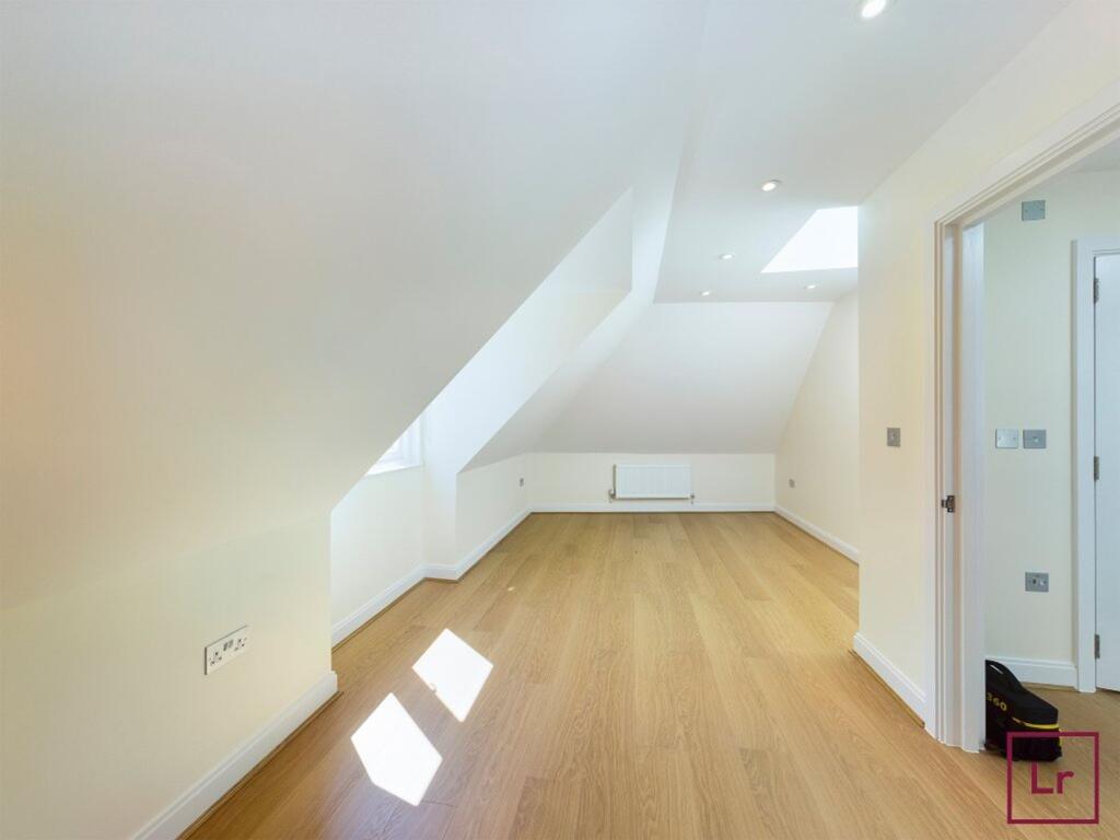 Apartment in Enfield - View 5