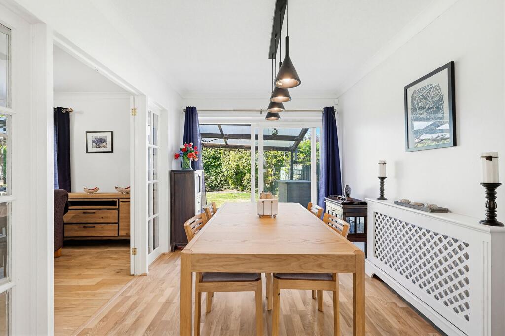 Wolsey Road, Esher, KT10 photo 4