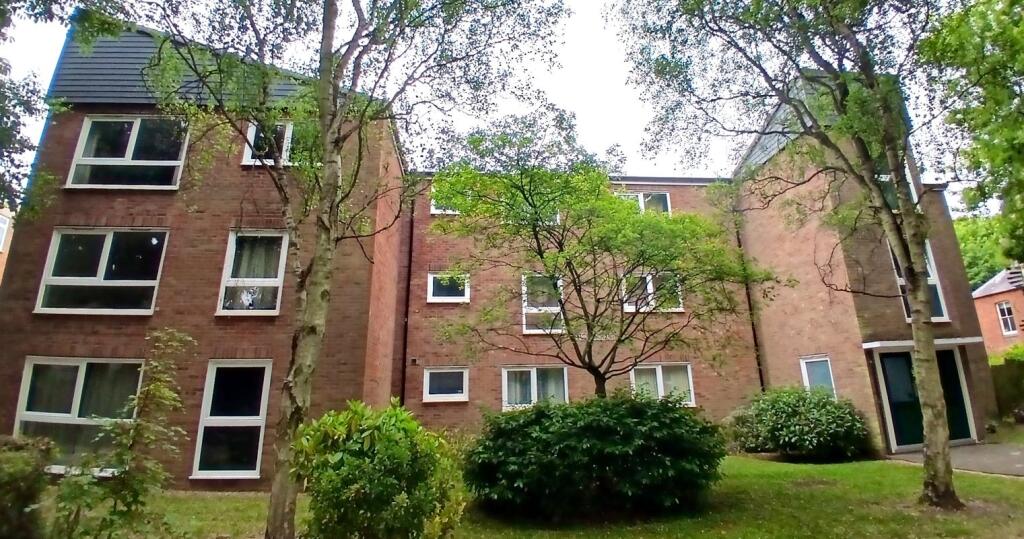 Main image of property: Flat 10, Chestnut House, 22 Knighton Drive, Stoneygate, Leicester, LE2 3HB