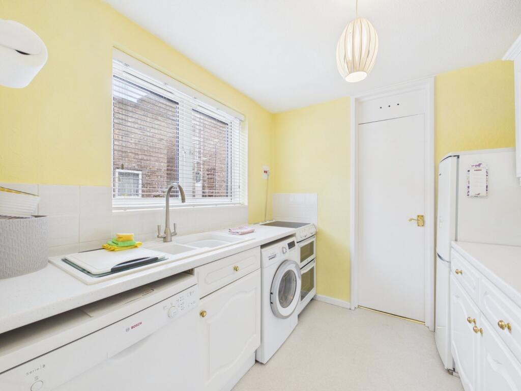Apartment in Twickenham - View 3
