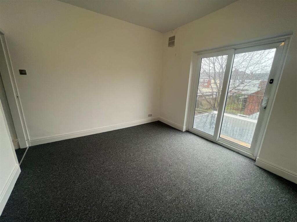 Apartment in Berkshire Street, Kingston upon Hull - More