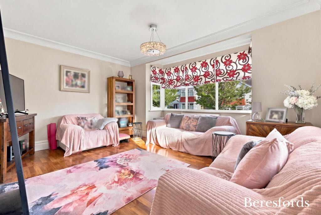 Apartment in London, Gidea Park - View 3