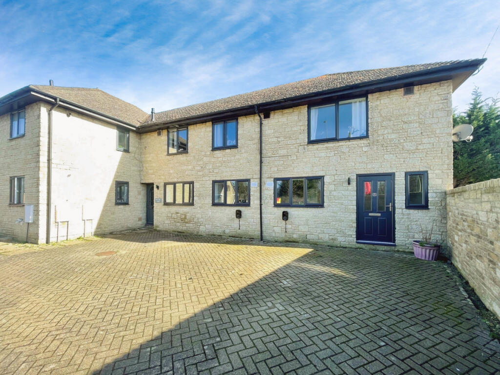 2-bed flat on 1 Woodstock Road East, Begbroke, OX5, £240,000