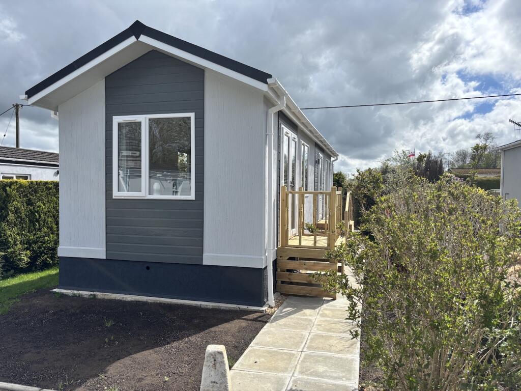 1-bed caravan on Brand New Prestige Homeseeker Sonnet 36 x 12, Oaks Park, Horsham Road, Beare Green, Surrey, RH5 4PH, £175,000