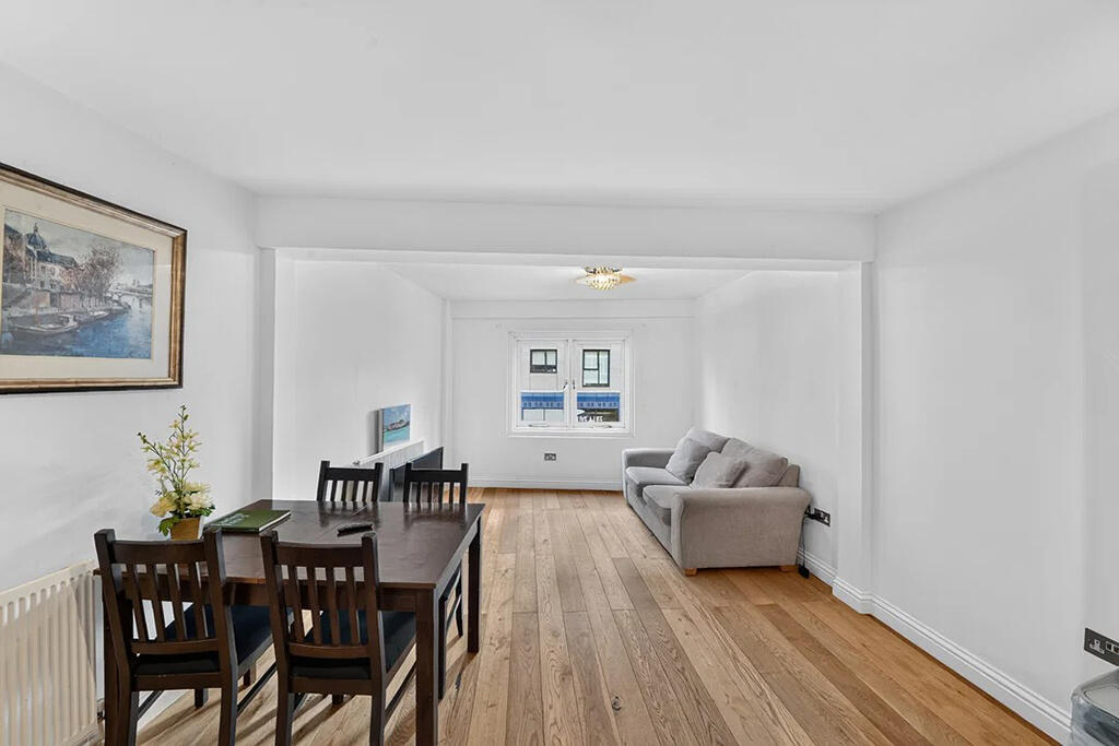 Apartment in London, Hammersmith - More