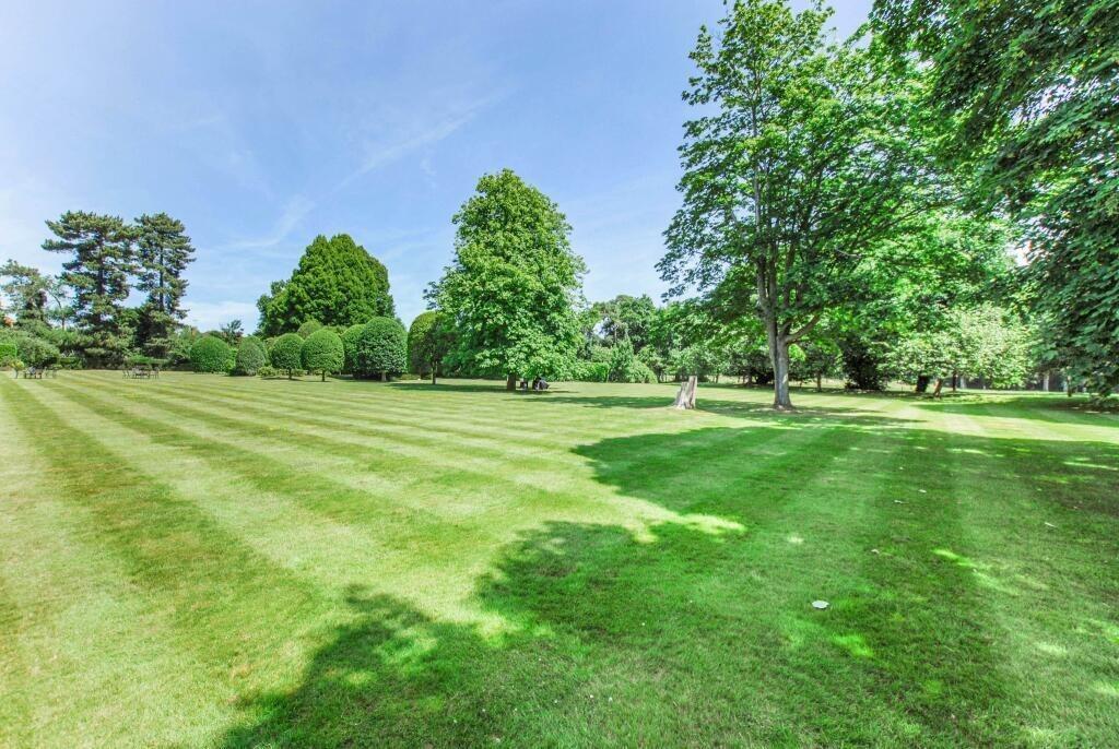 Apartment in Slough, Farnham Royal - View 3